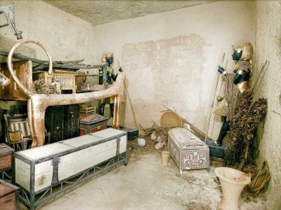 Discovery_of_Tutankhamun_in_color (1).jpg